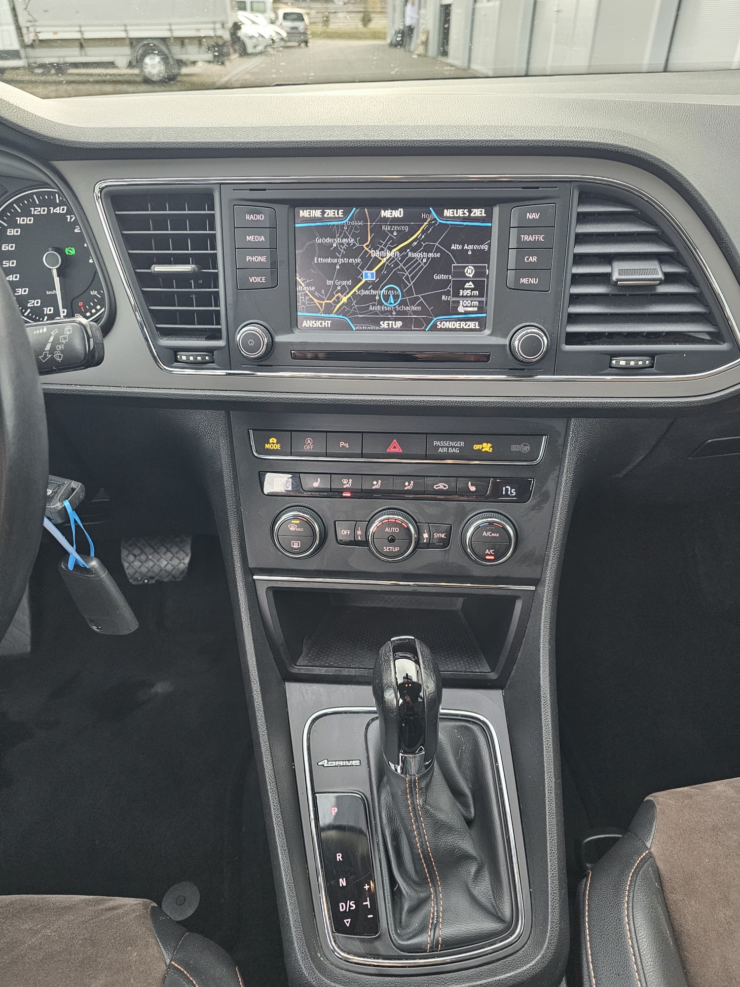 SEAT Leon ST 2.0 TDI X-Perience 4Drive DSG-image-13