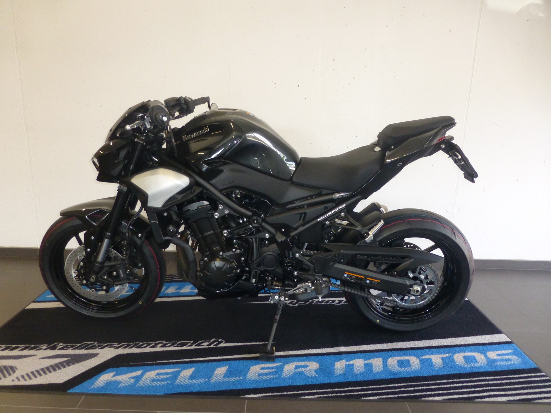 KAWASAKI Z 900 Platin Edition-showroom-element-1
