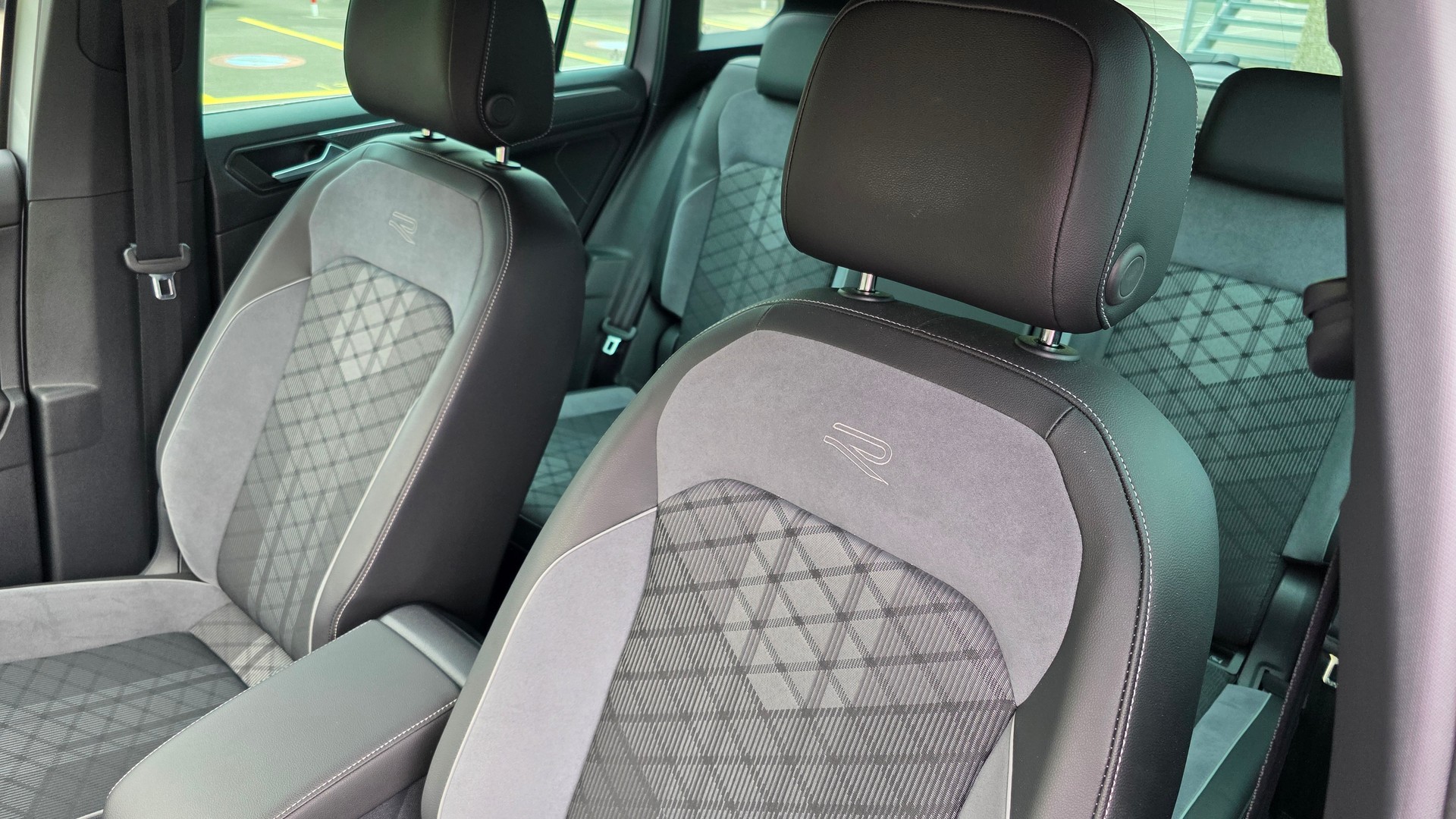 VW Tiguan 2.0TSI R-Line 4Motion DSG-image-13