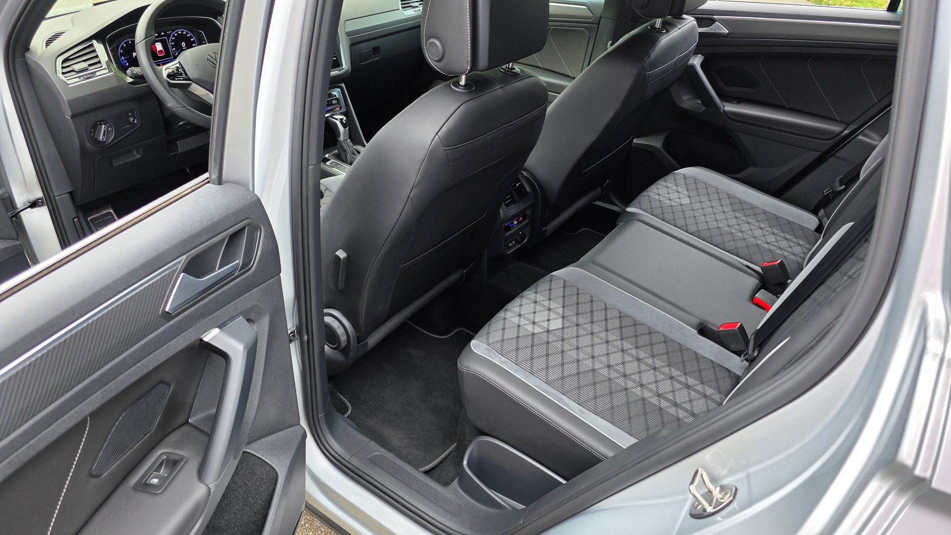 VW Tiguan 2.0TSI R-Line 4Motion DSG-image-10