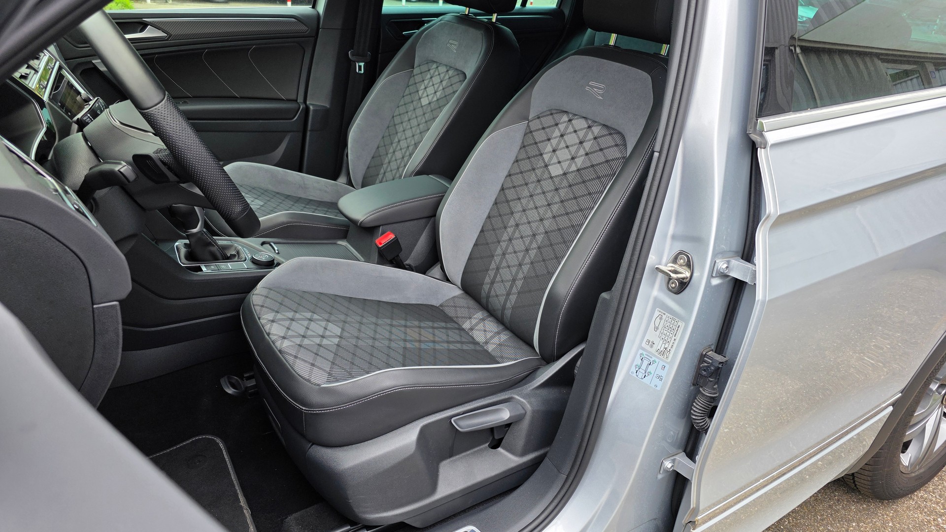 VW Tiguan 2.0TSI R-Line 4Motion DSG-image-12