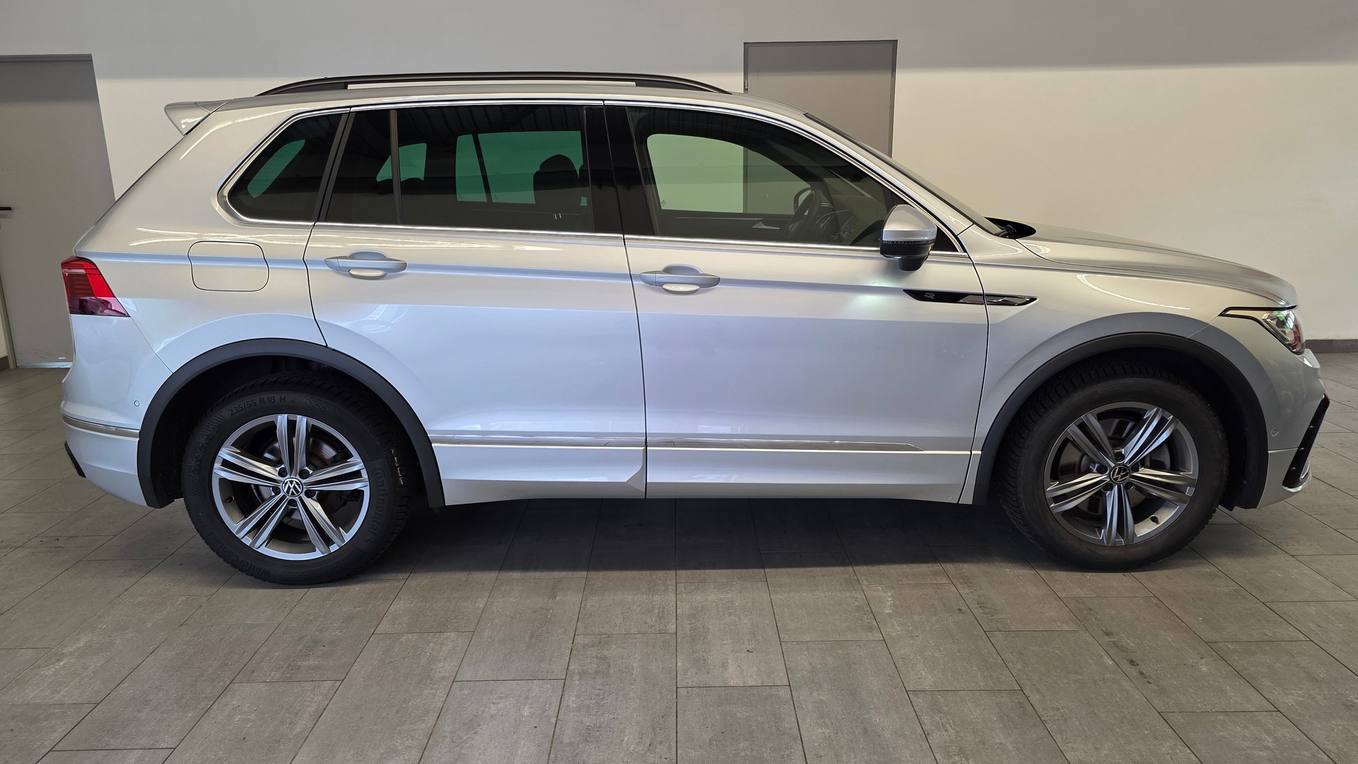 VW Tiguan 2.0TSI R-Line 4Motion DSG-image-2