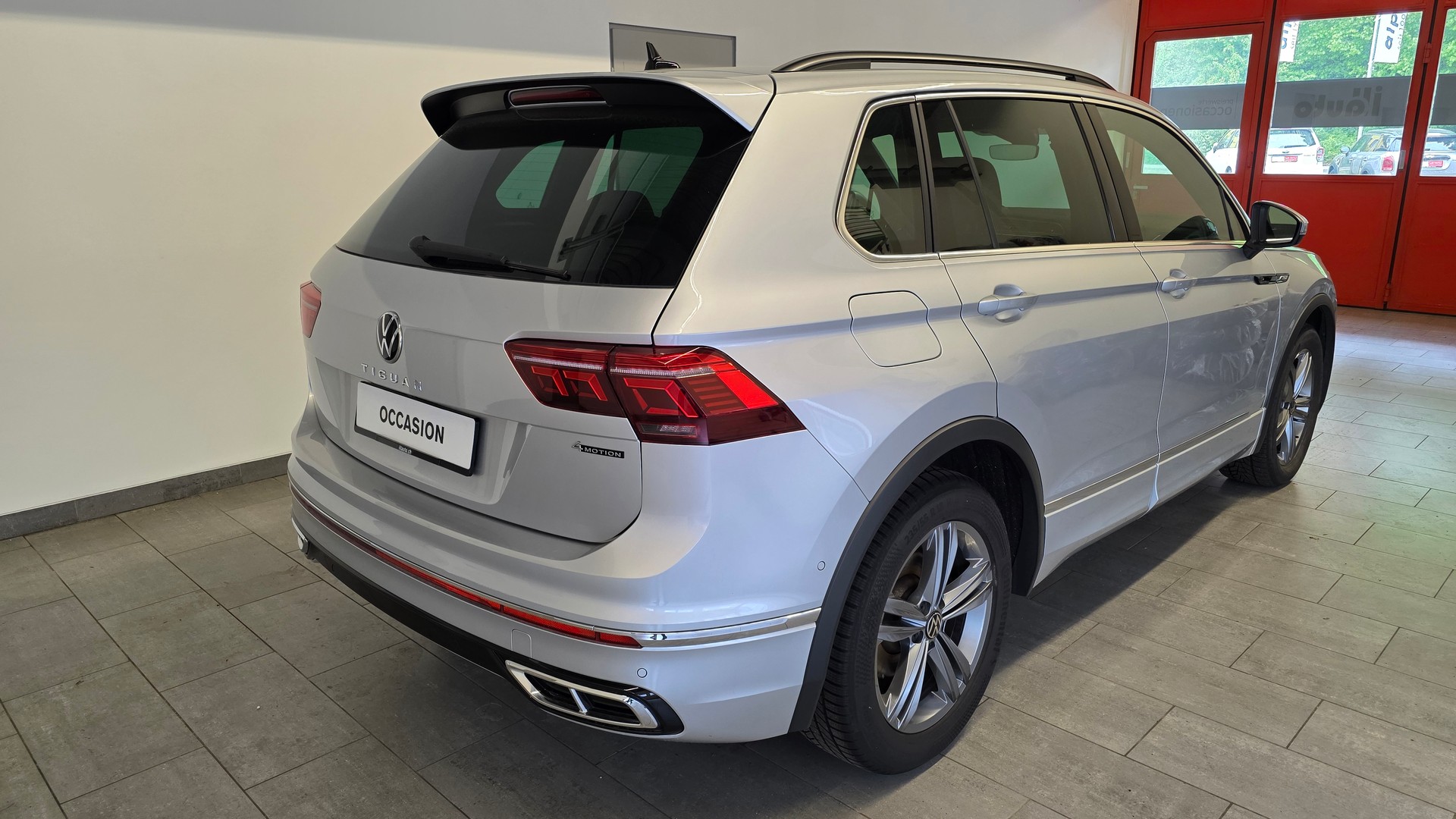 VW Tiguan 2.0TSI R-Line 4Motion DSG-image-3