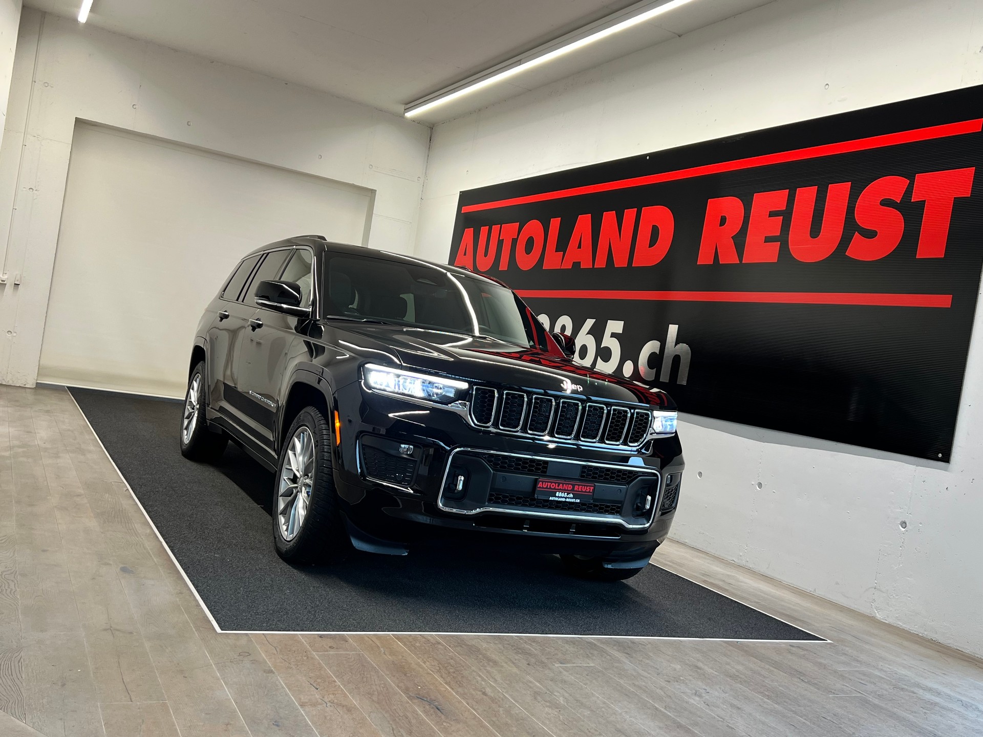 JEEP Overland L 5.7 V8 364PS-image-7