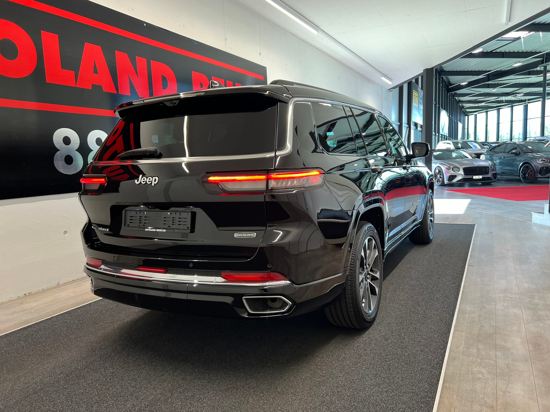 JEEP Overland L 5.7 V8 364PS-image-5