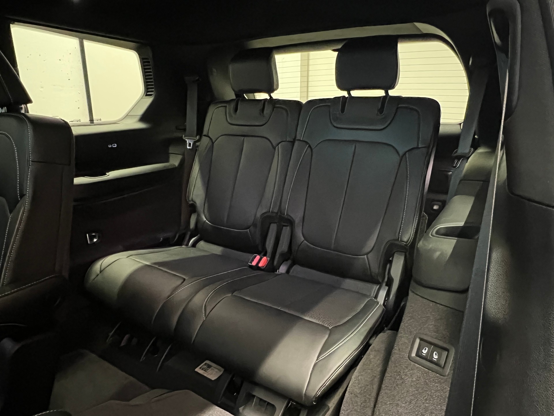 JEEP Overland L 5.7 V8 364PS-image-15