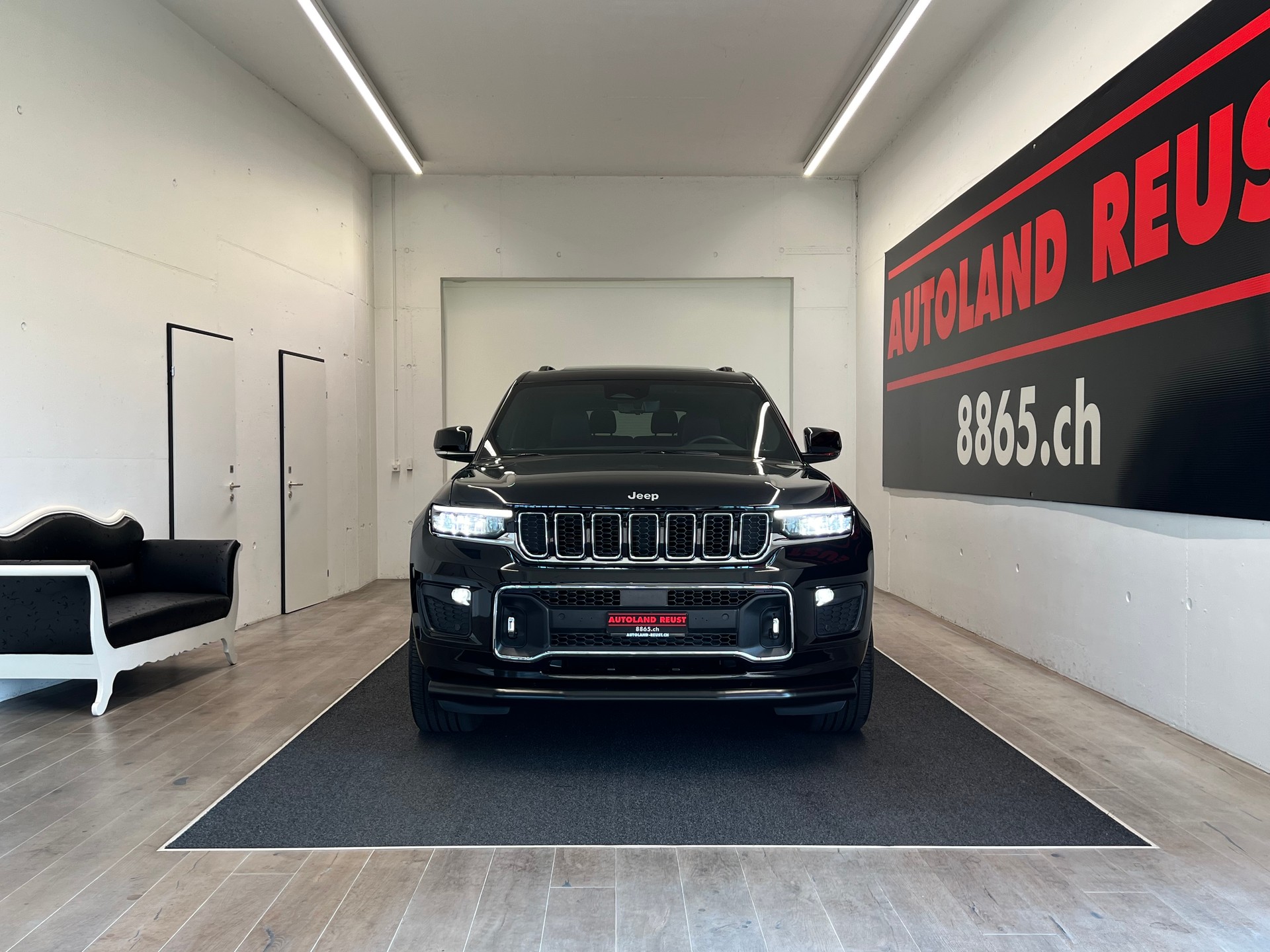 JEEP Overland L 5.7 V8 364PS-image-1