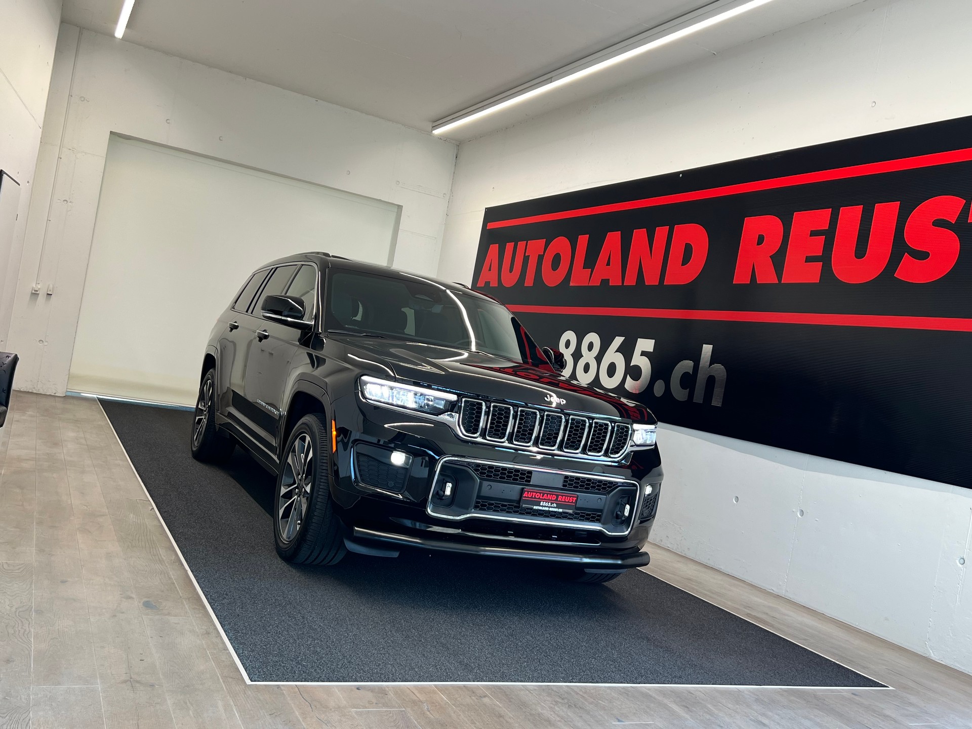 JEEP Overland L 5.7 V8 364PS-image-0