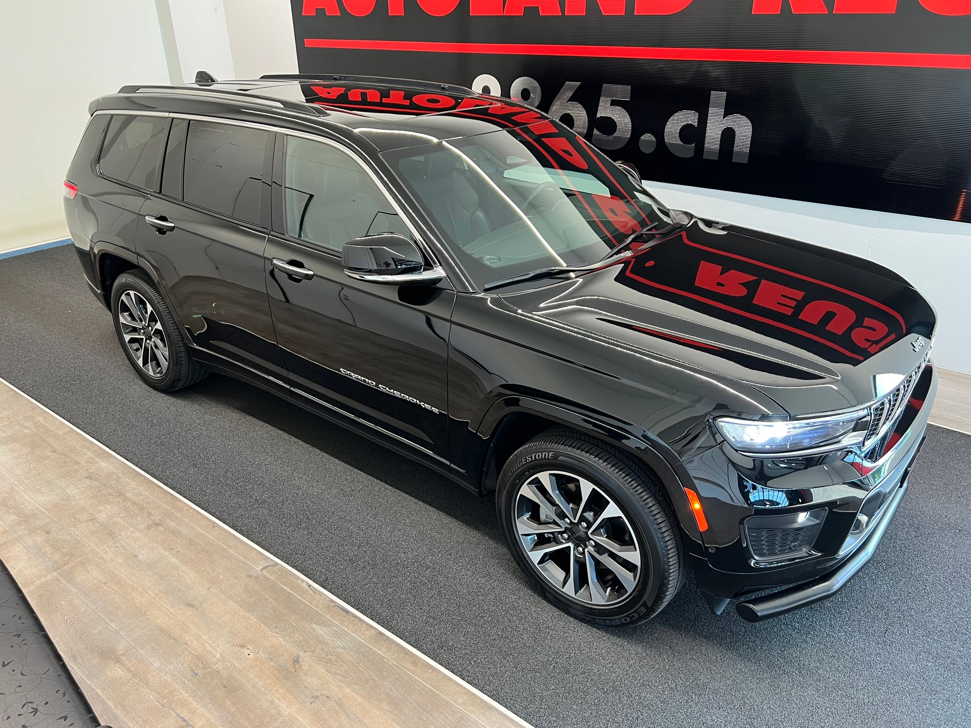 JEEP Overland L 5.7 V8 364PS-image-3