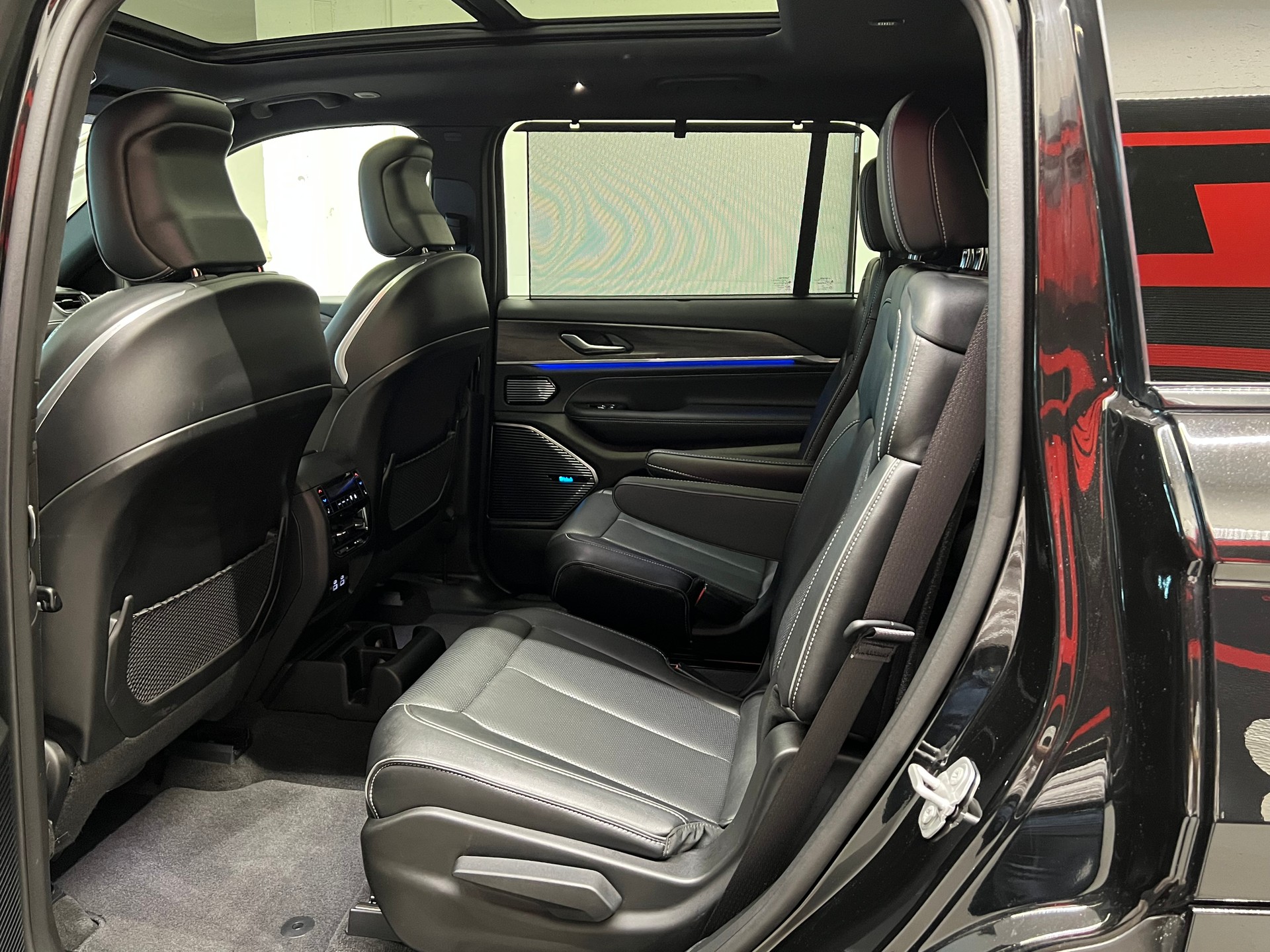 JEEP Overland L 5.7 V8 364PS-image-14