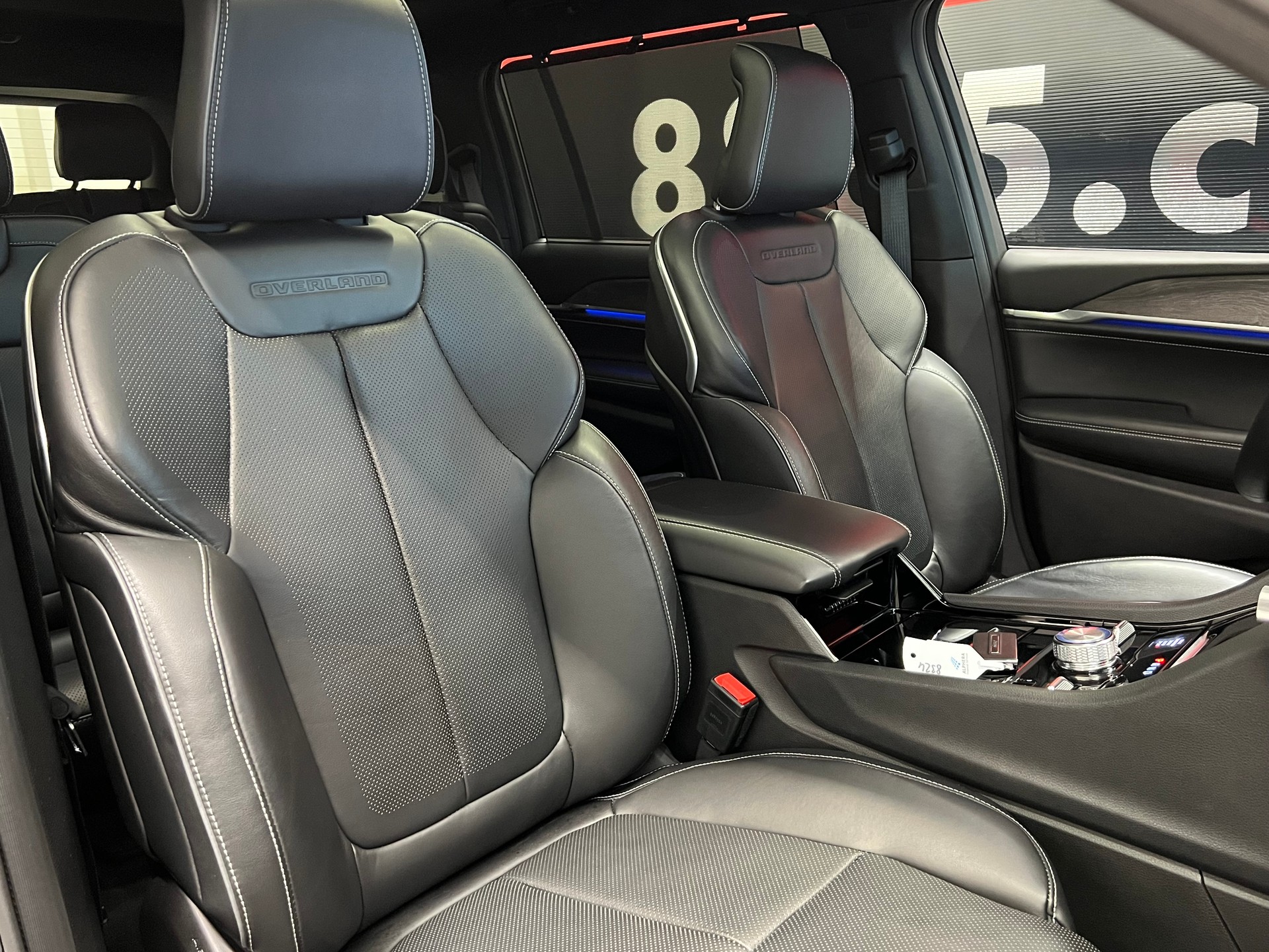 JEEP Overland L 5.7 V8 364PS-image-22