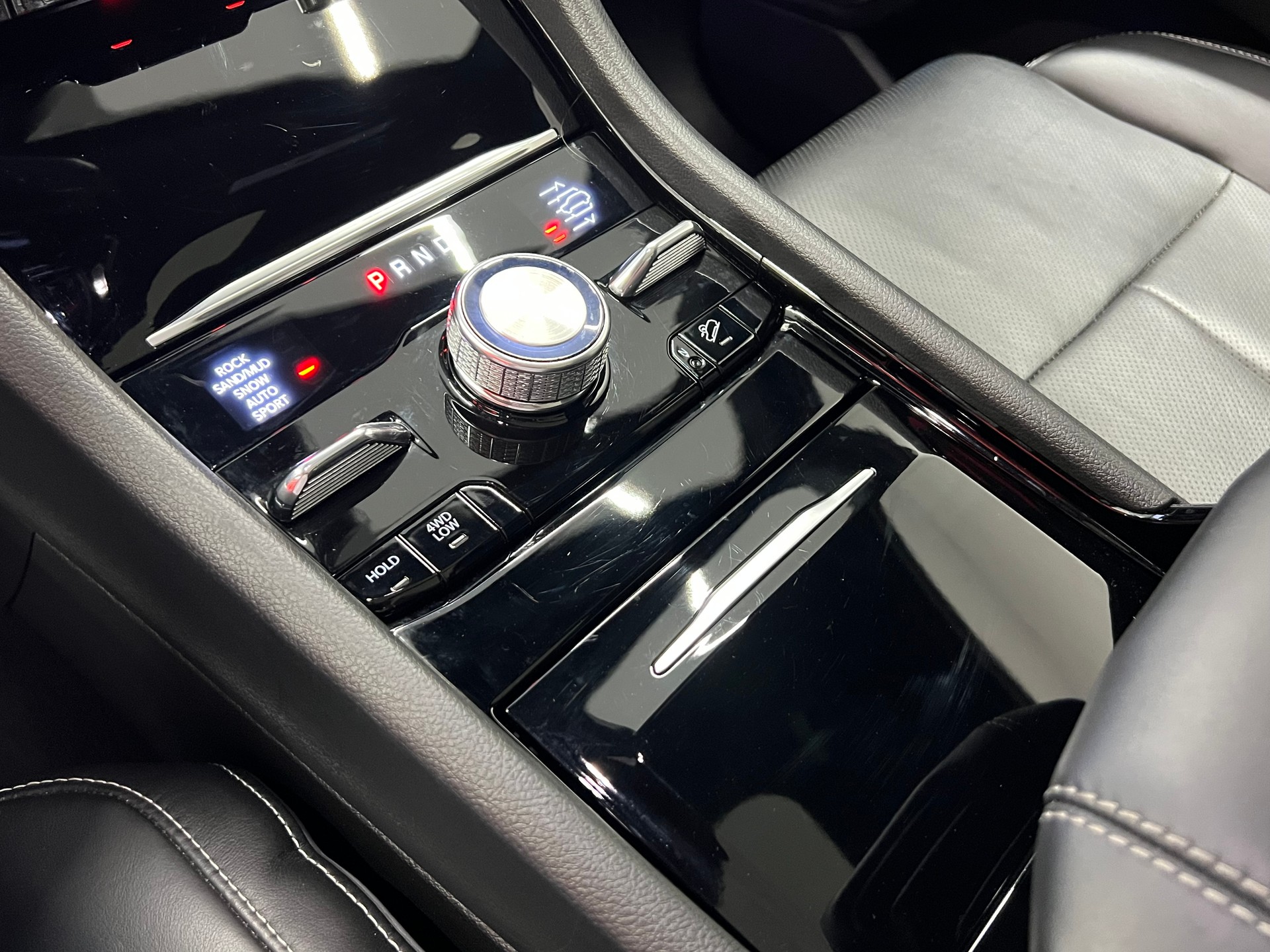 JEEP Overland L 5.7 V8 364PS-image-24