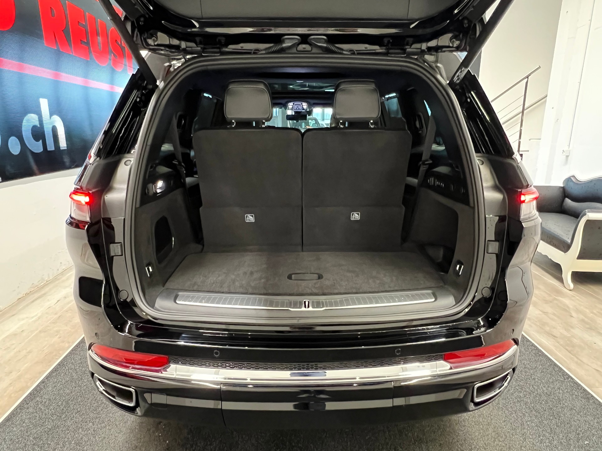 JEEP Overland L 5.7 V8 364PS-image-18