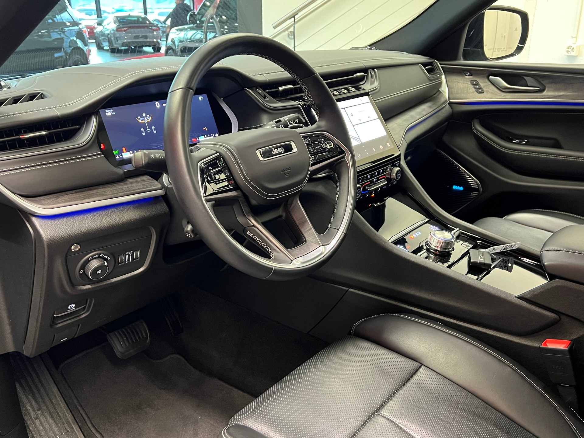 JEEP Overland L 5.7 V8 364PS-image-9