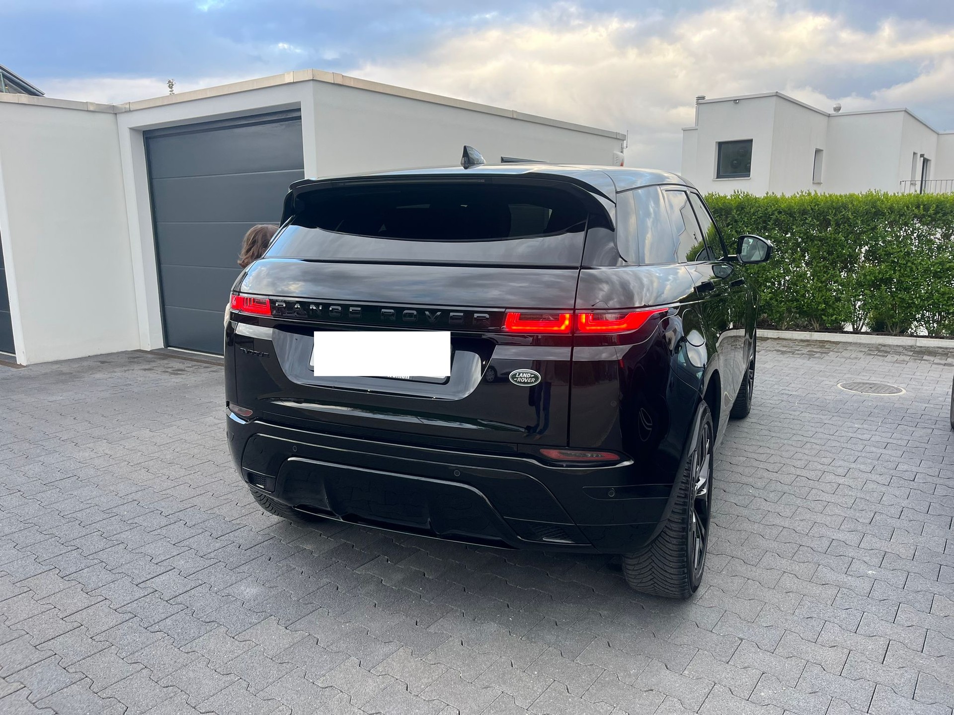 LAND ROVER Range Rover Evoque „All Black“ R-Dynamic D 200 MHEV SE AT9-image-1