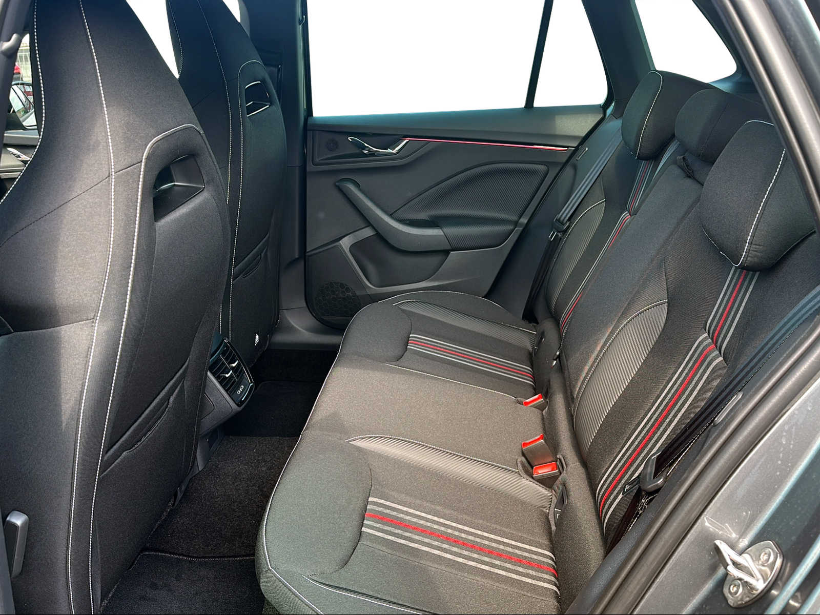 SKODA Kamiq 1.5 TSI Monte Carlo DSG-image-4