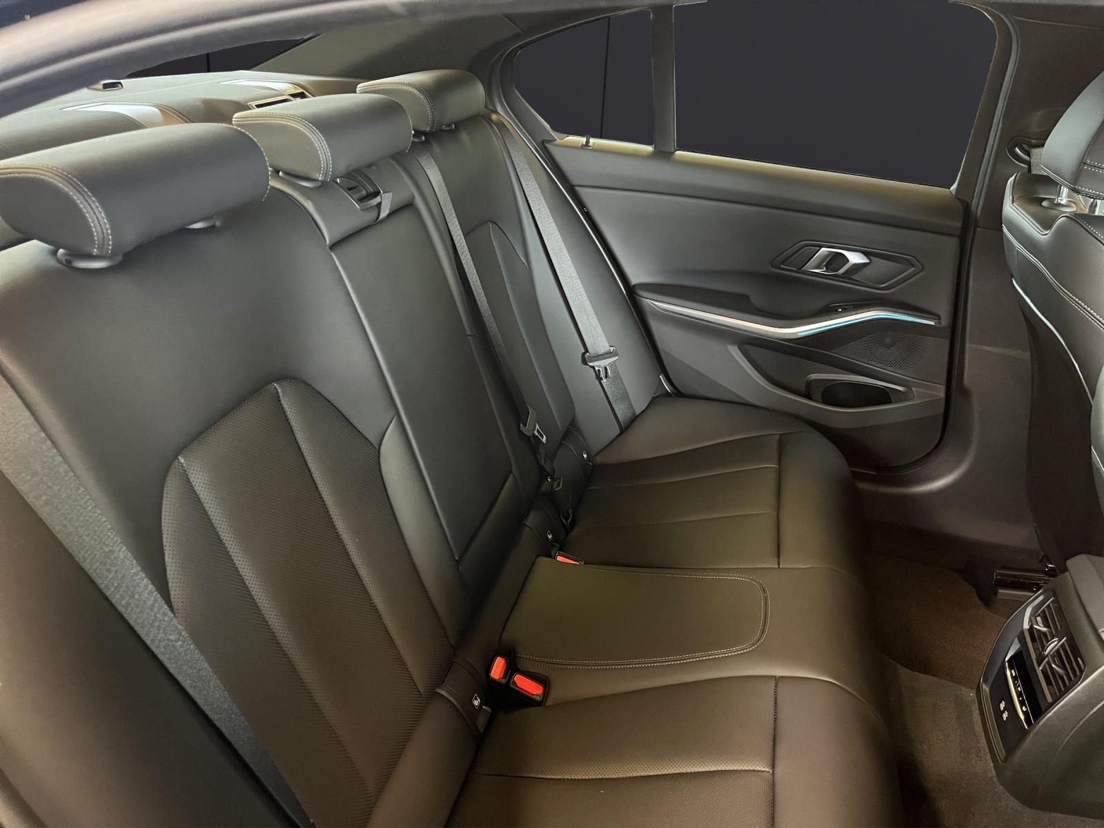 BMW 320d xDrive-image-13