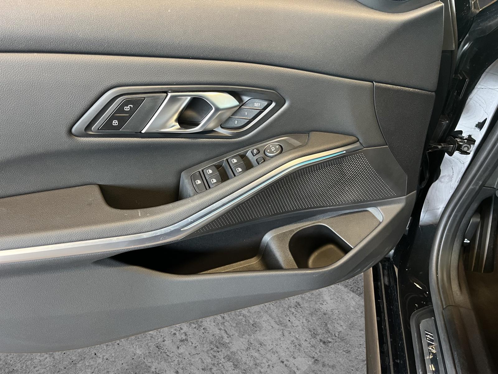 BMW 320d xDrive-image-10