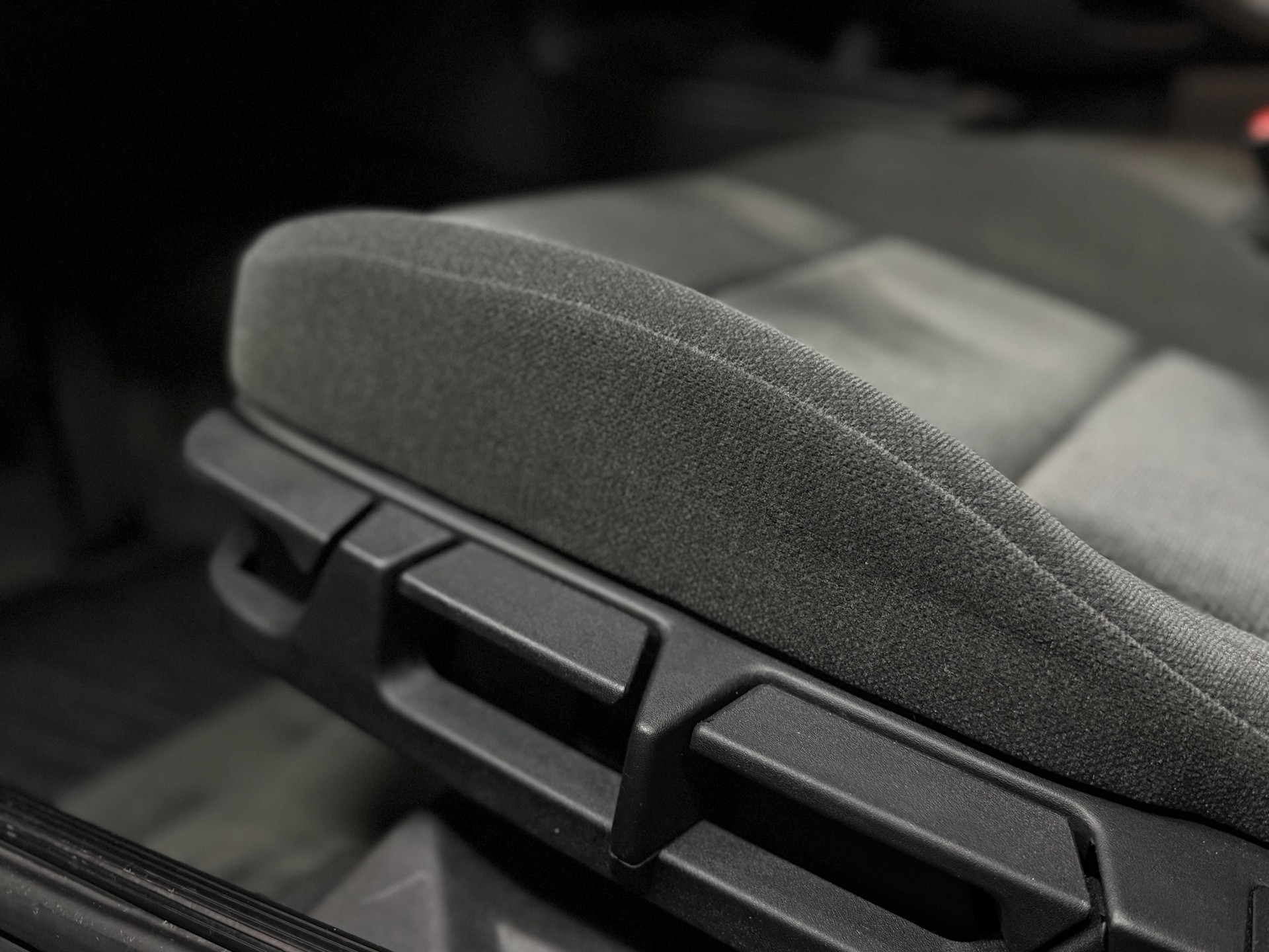BMW 320i A ABS *Veteranenfahrzeug *Aus erster Hand * Stets bei BMW gewartet* hat immer in der Garage gestanden.-image-25