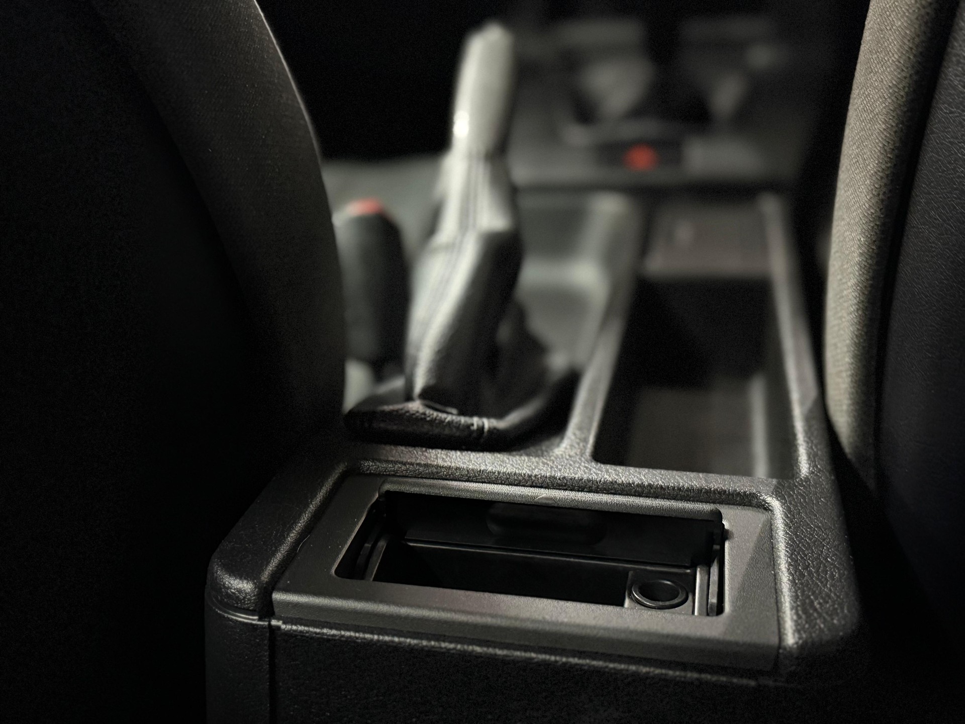 BMW 320i A ABS *Veteranenfahrzeug *Aus erster Hand * Stets bei BMW gewartet* hat immer in der Garage gestanden.-image-14