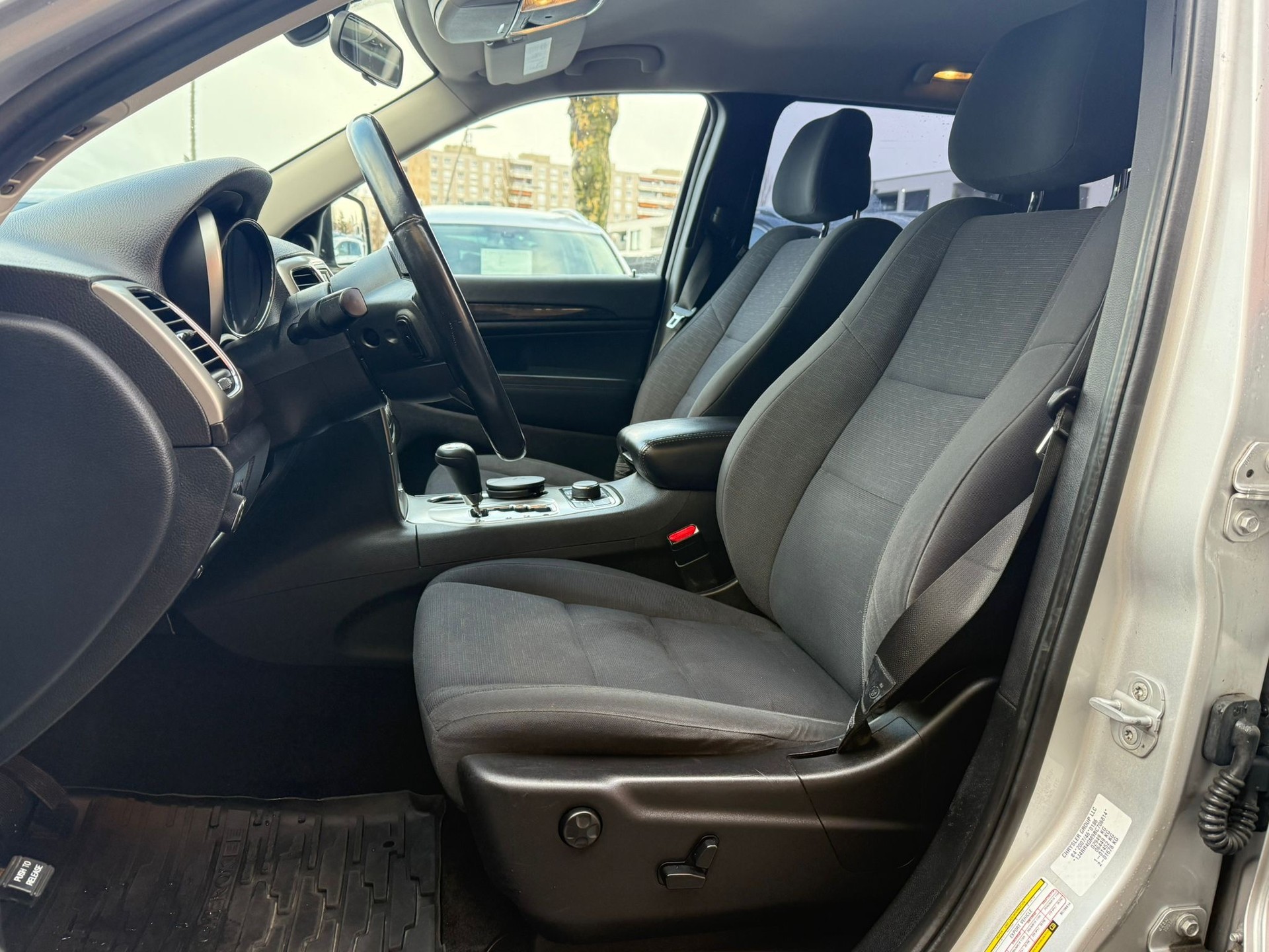 JEEP Grand Cherokee 3.0 CRD Laredo Automatic-image-9