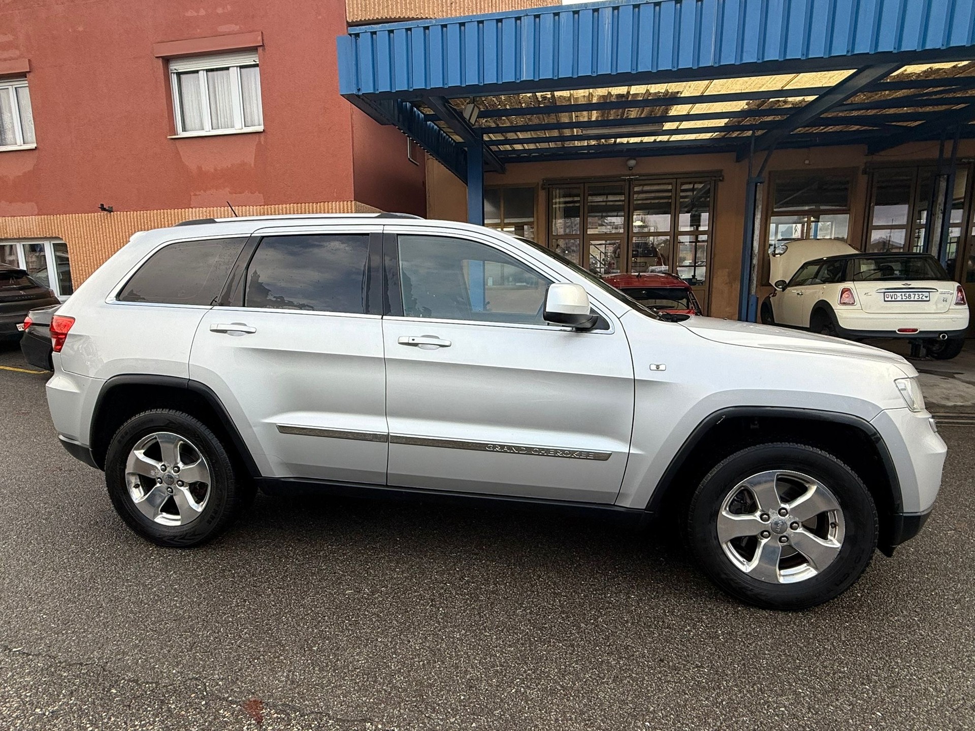 JEEP Grand Cherokee 3.0 CRD Laredo Automatic-image-1