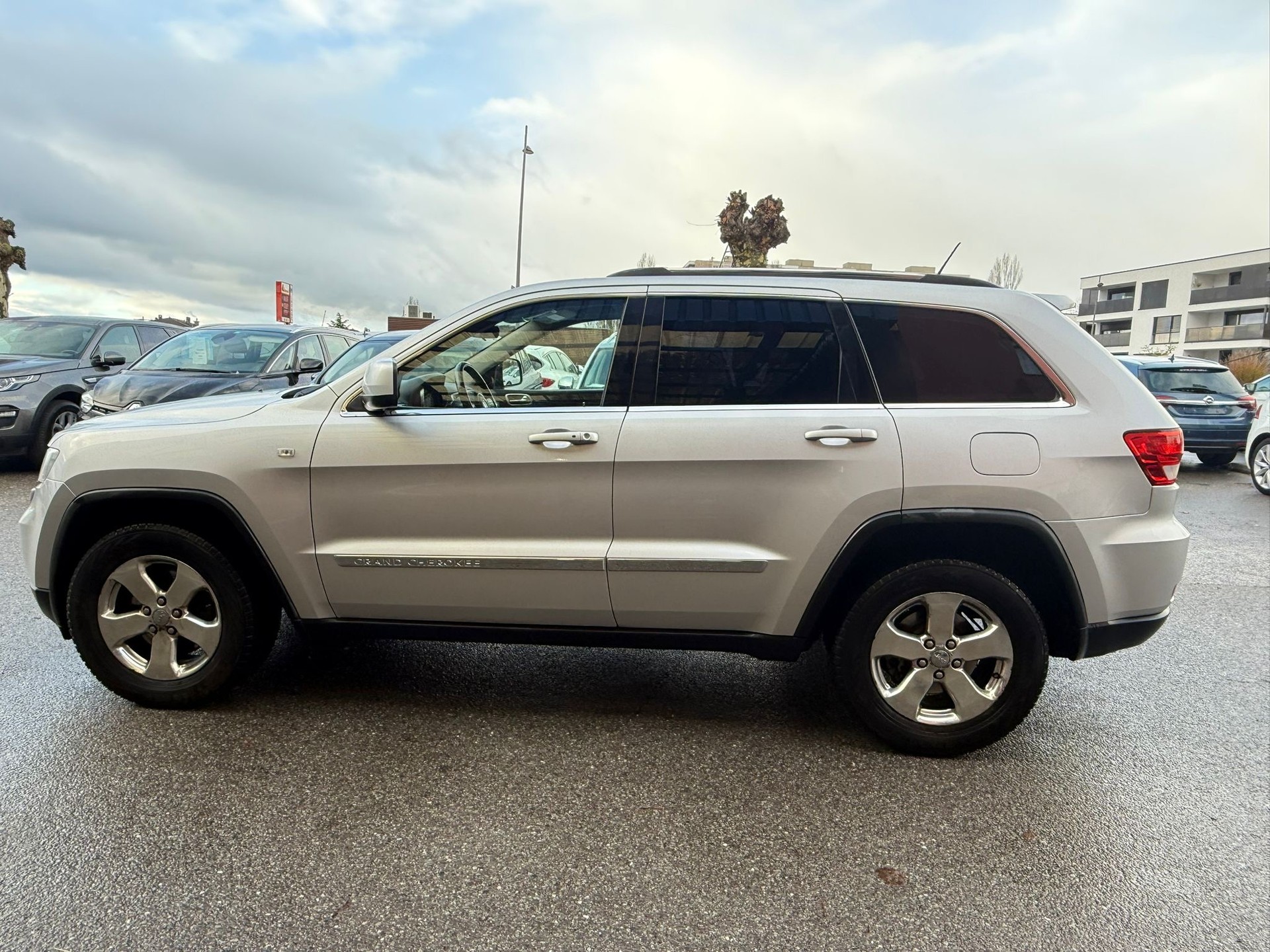 JEEP Grand Cherokee 3.0 CRD Laredo Automatic-image-5