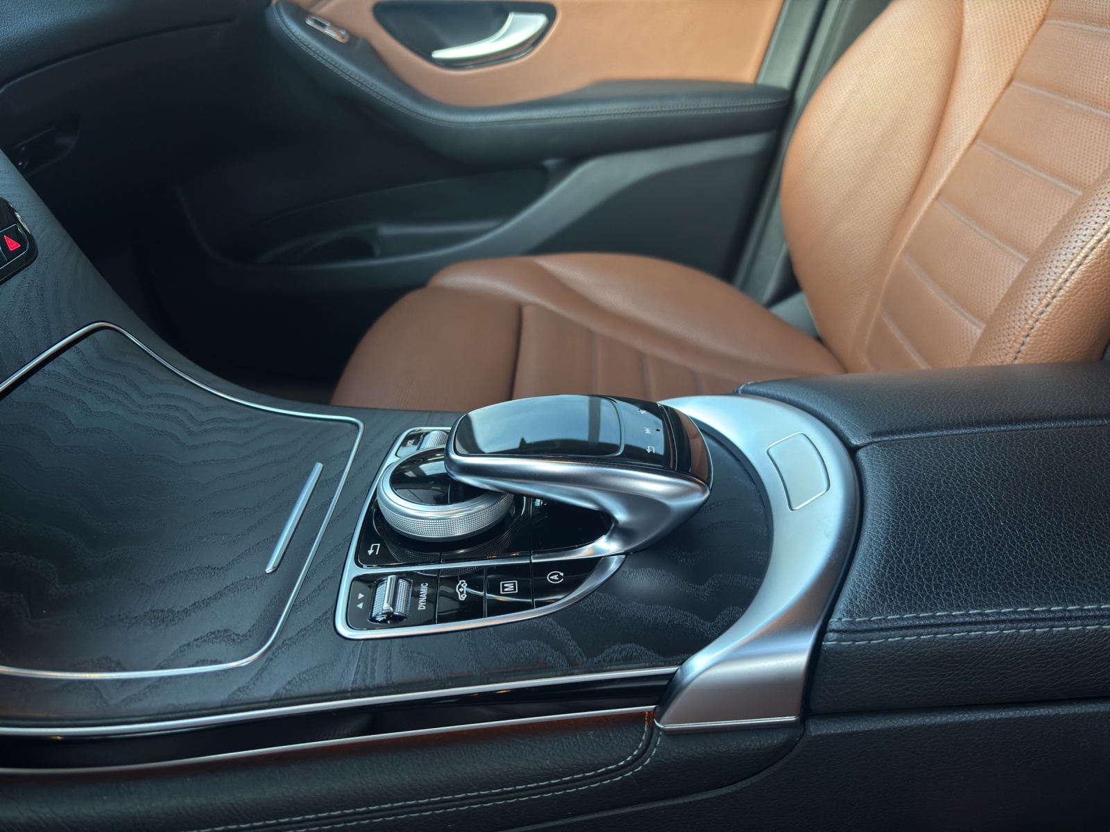 MERCEDES-BENZ GLC 250 AMG Line 4Matic 9G-Tronic-image-9