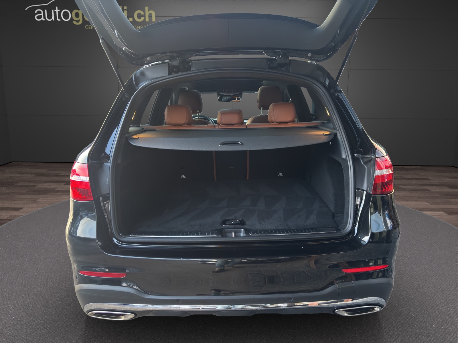 MERCEDES-BENZ GLC 250 AMG Line 4Matic 9G-Tronic-image-12