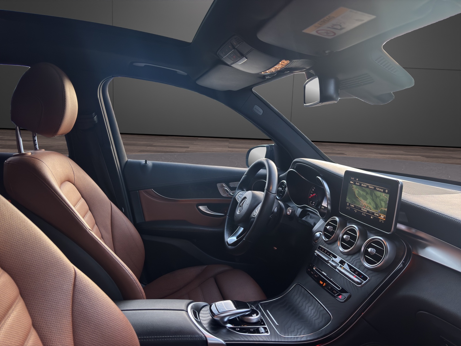 MERCEDES-BENZ GLC 250 AMG Line 4Matic 9G-Tronic-image-8
