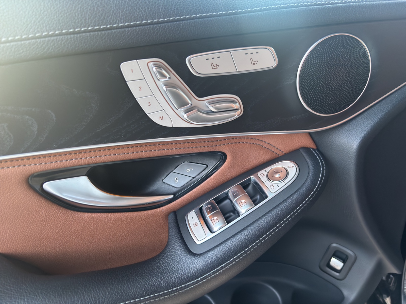 MERCEDES-BENZ GLC 250 AMG Line 4Matic 9G-Tronic-image-10