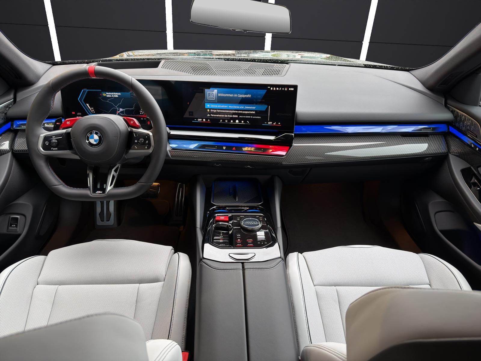 BMW M5 xDrive Touring-image-11