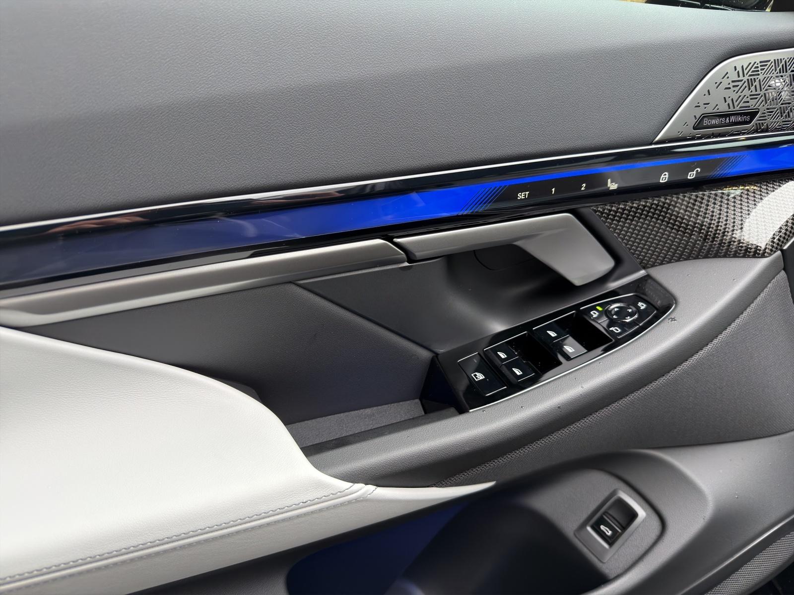 BMW M5 xDrive Touring-image-7