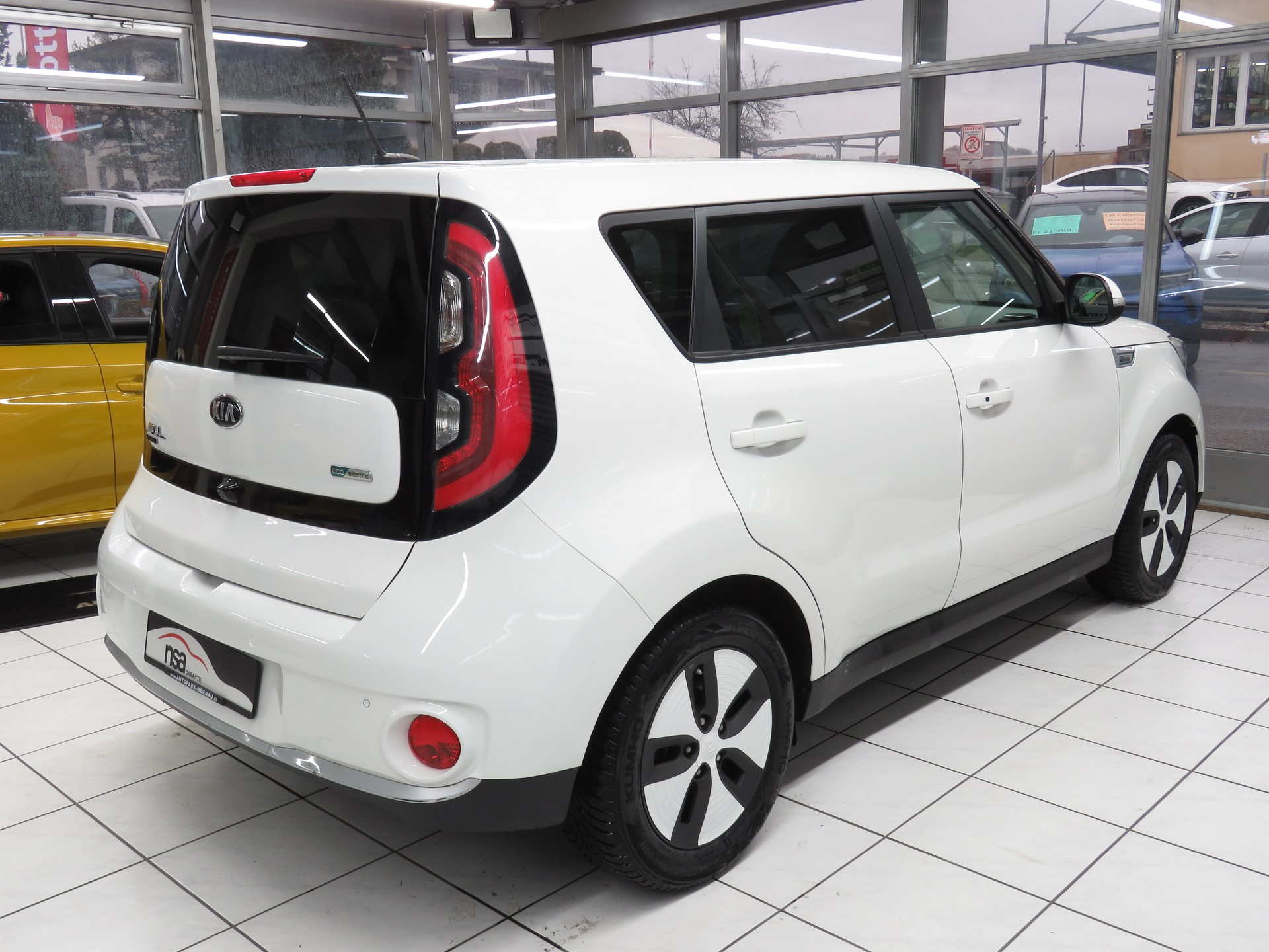 KIA Soul EV Style (Automat)-showroom-element-3