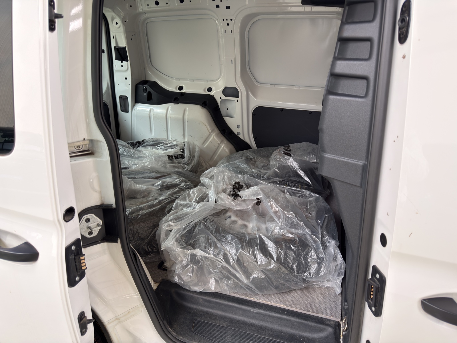 VW Caddy Cargo 2.0TDI-image-11