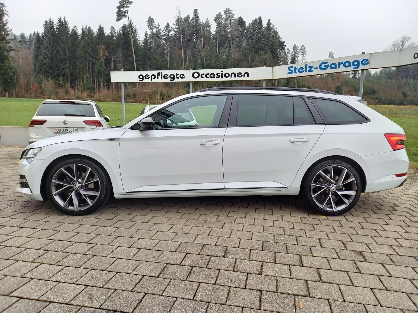 SKODA Superb Combi 2.0 TDi SportLine 4x4 DSG-image-2