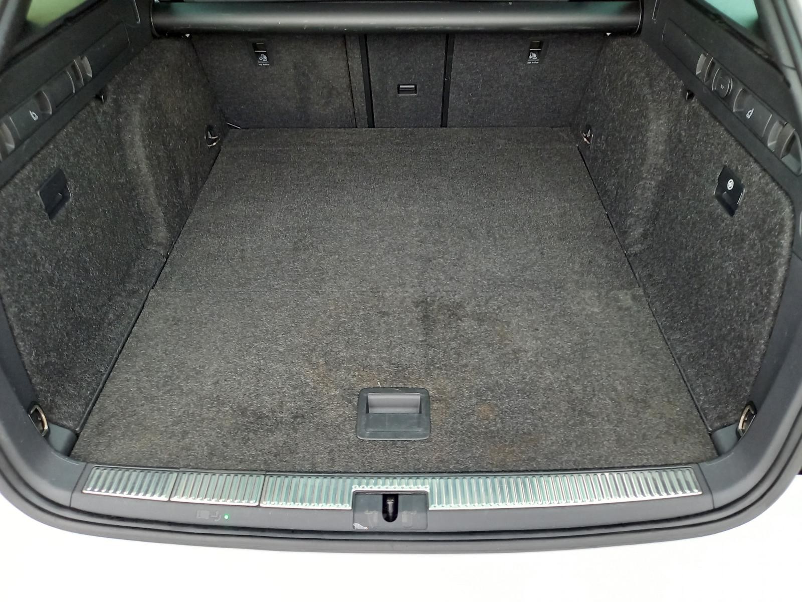 SKODA Superb Combi 2.0 TDi SportLine 4x4 DSG-image-15