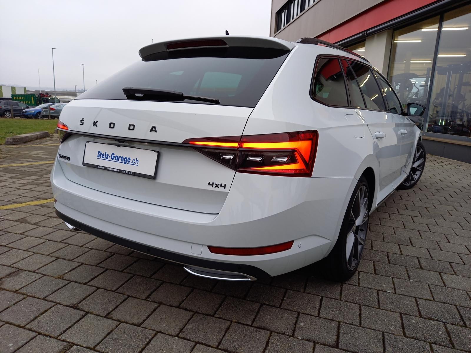 SKODA Superb Combi 2.0 TDi SportLine 4x4 DSG-image-1