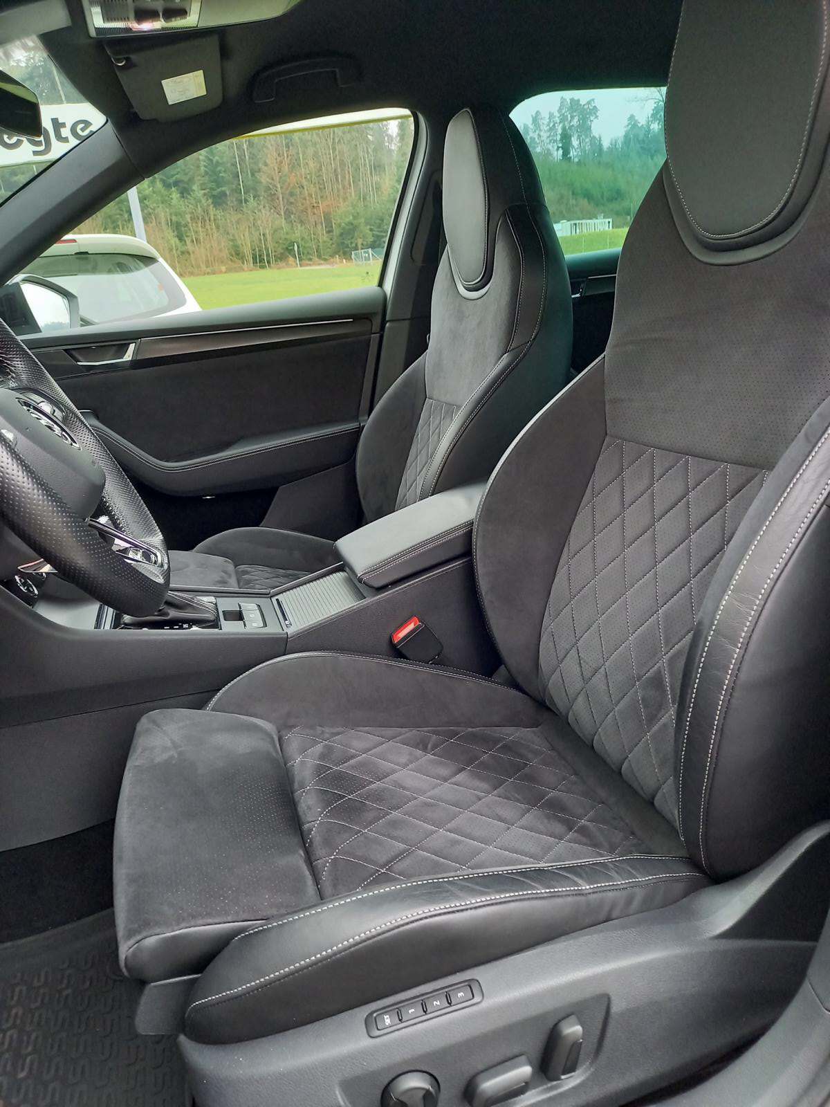 SKODA Superb Combi 2.0 TDi SportLine 4x4 DSG-image-10