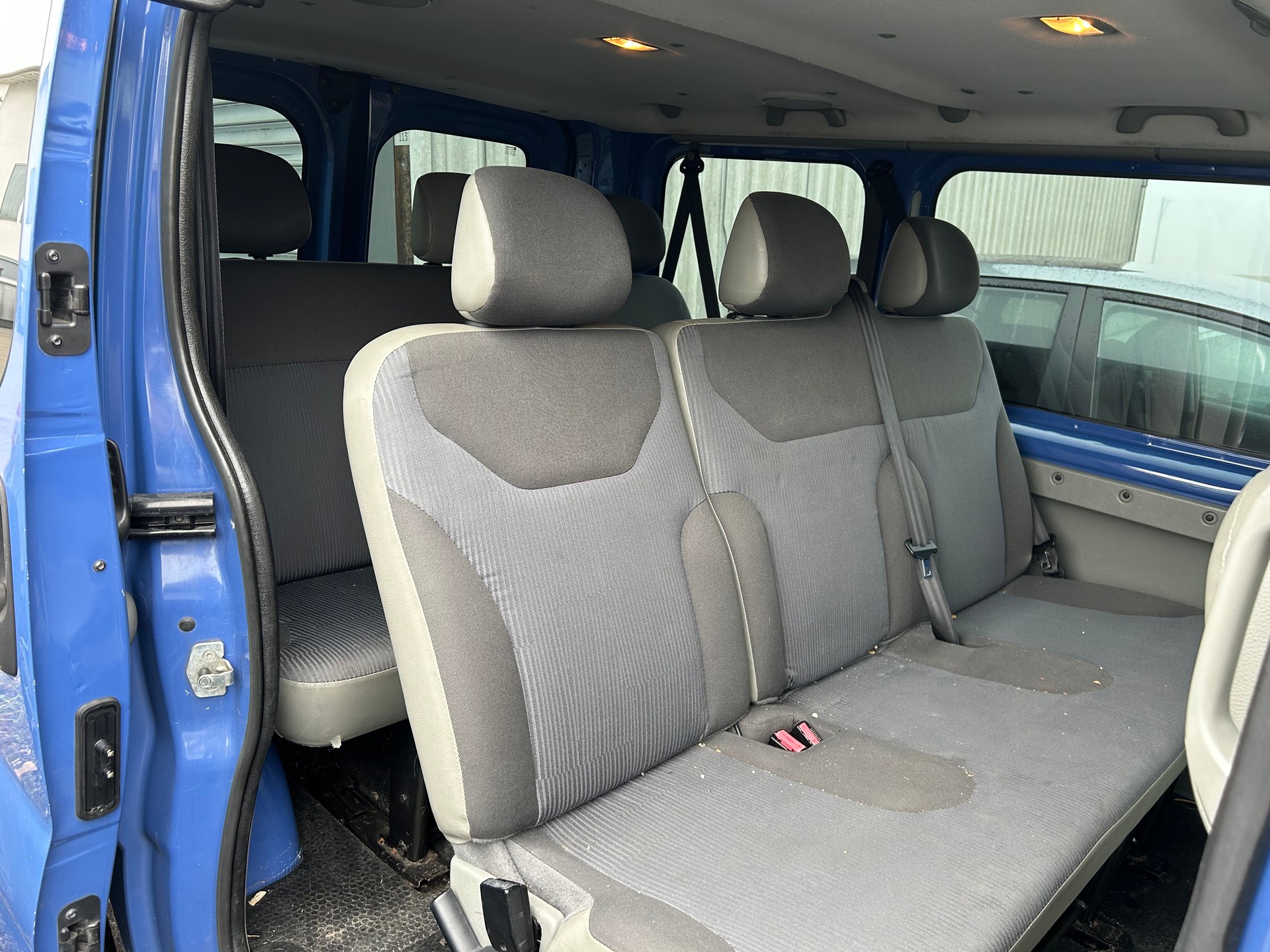 OPEL Vivaro Life 2.5CDTI 2.7t L1H1-image-14