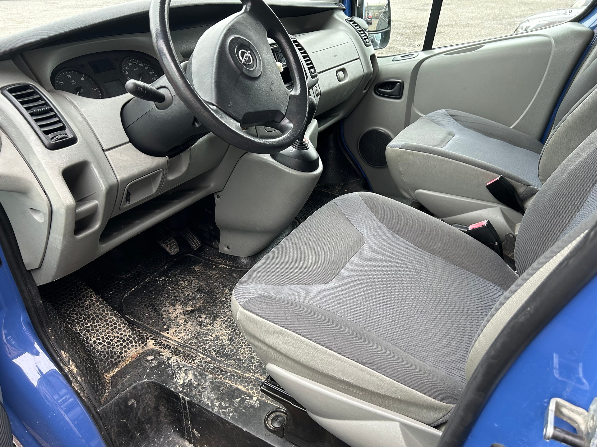 OPEL Vivaro Life 2.5CDTI 2.7t L1H1-image-12