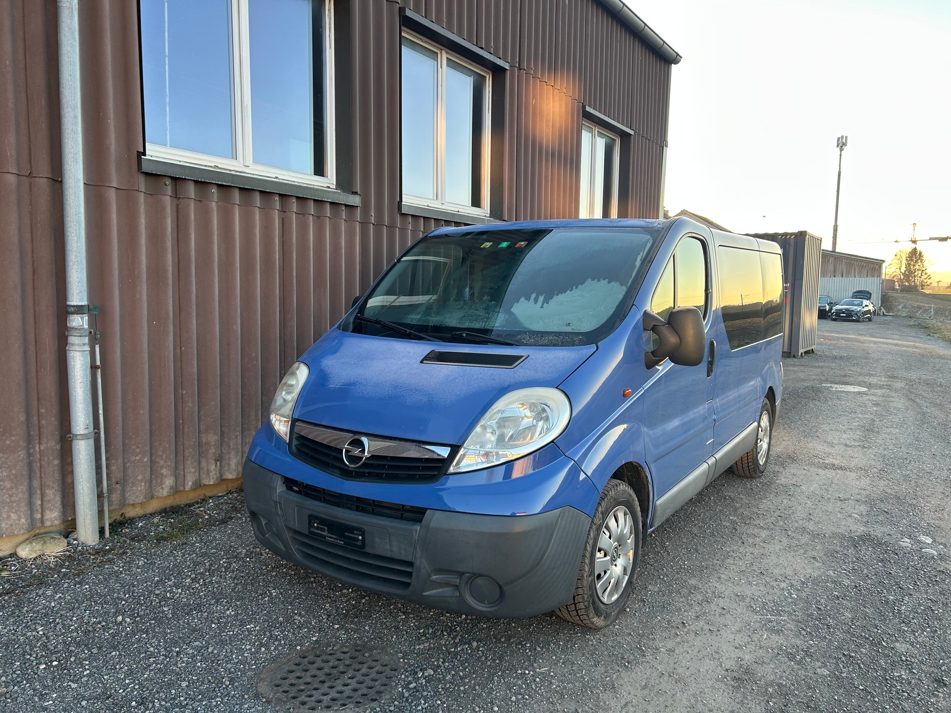 OPEL Vivaro Life 2.5CDTI 2.7t L1H1-image-3