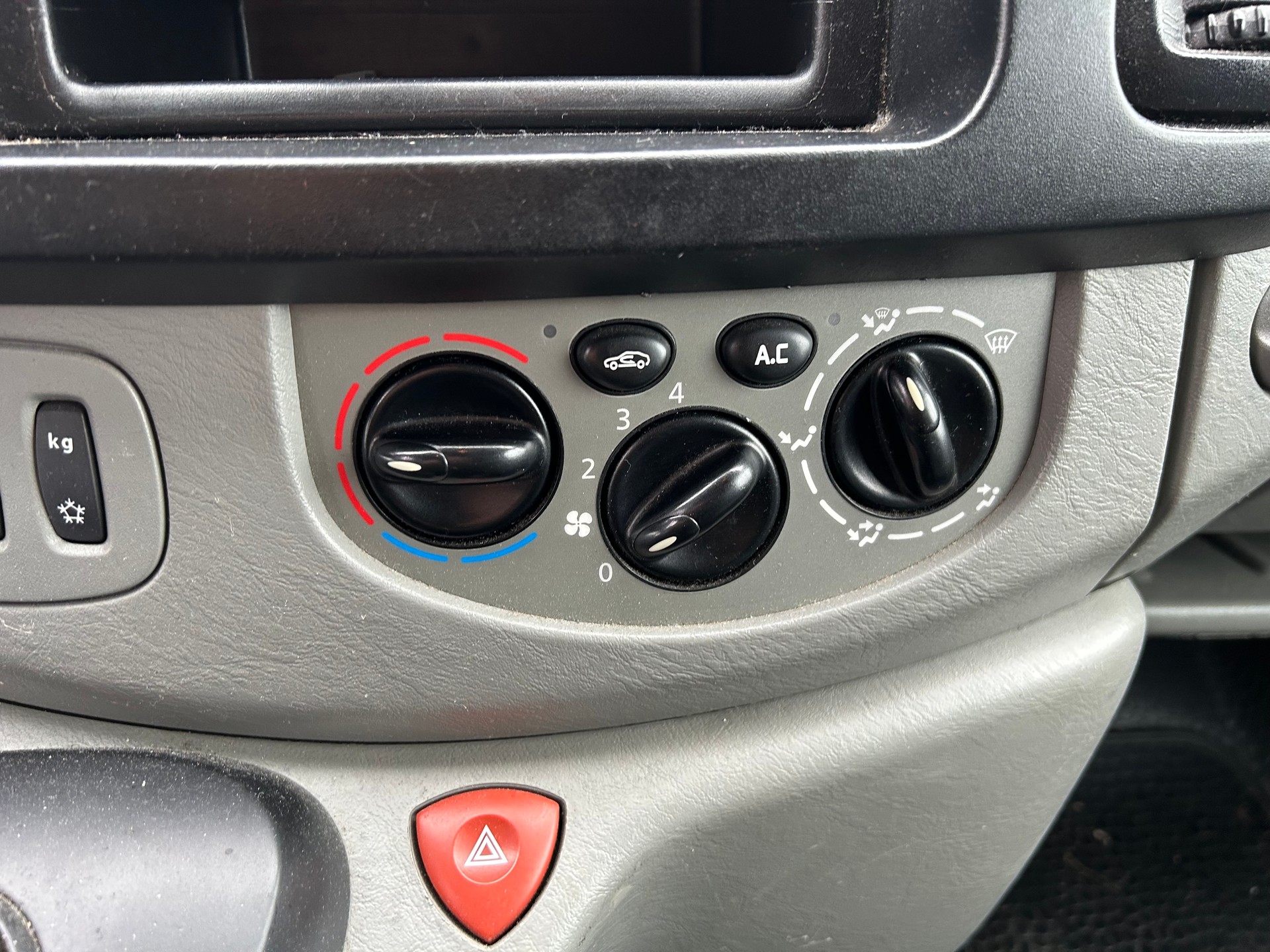 OPEL Vivaro Life 2.5CDTI 2.7t L1H1-image-9