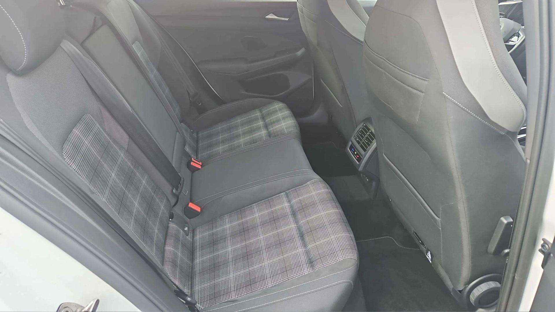VW Golf 2.0 TDI GTD DSG mit 19" Alu & Rückfahrkamera-image-13
