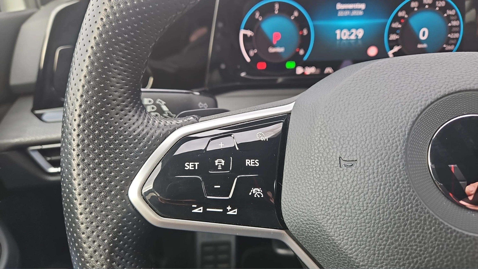 VW Golf 2.0 TDI GTD DSG mit 19" Alu & Rückfahrkamera-image-24