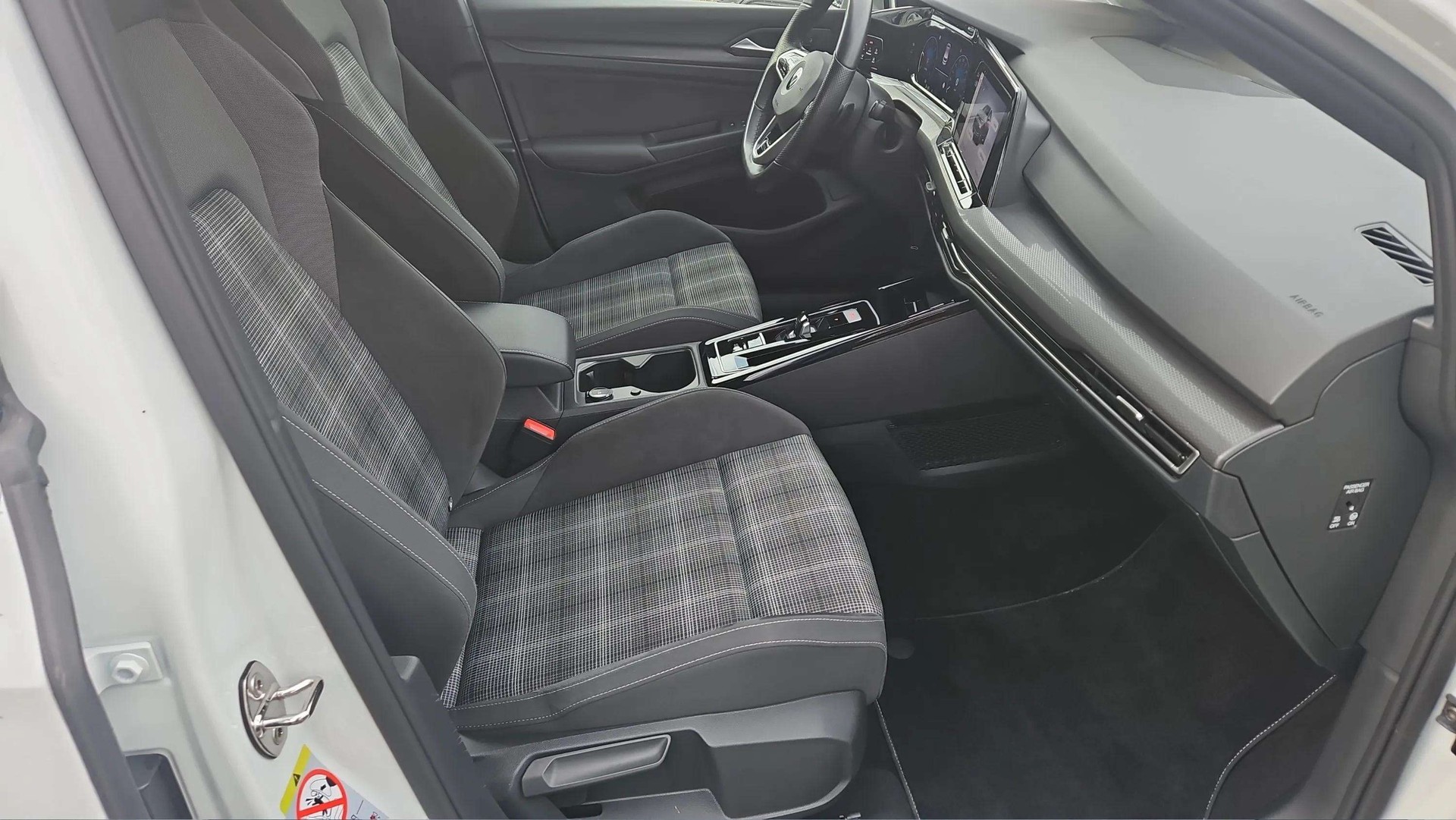 VW Golf 2.0 TDI GTD DSG mit 19" Alu & Rückfahrkamera-image-11