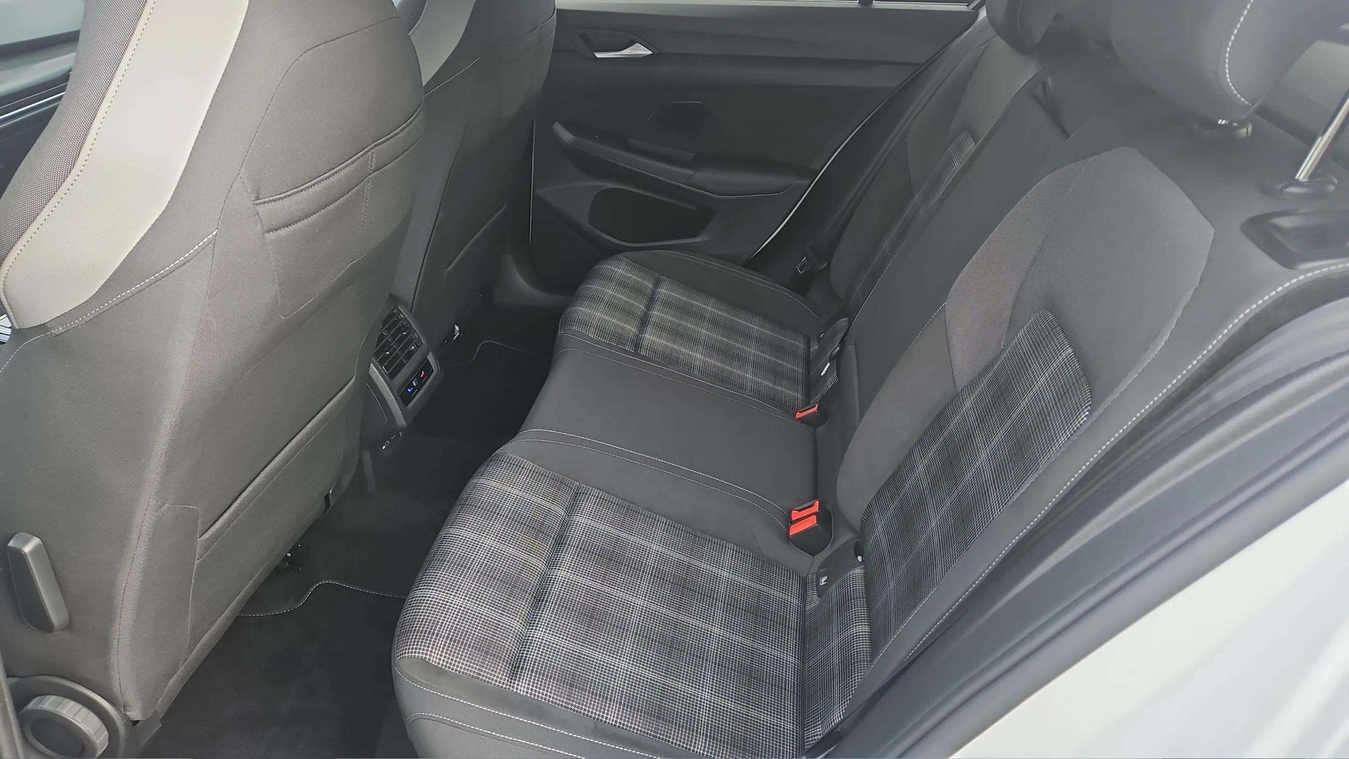 VW Golf 2.0 TDI GTD DSG mit 19" Alu & Rückfahrkamera-image-12