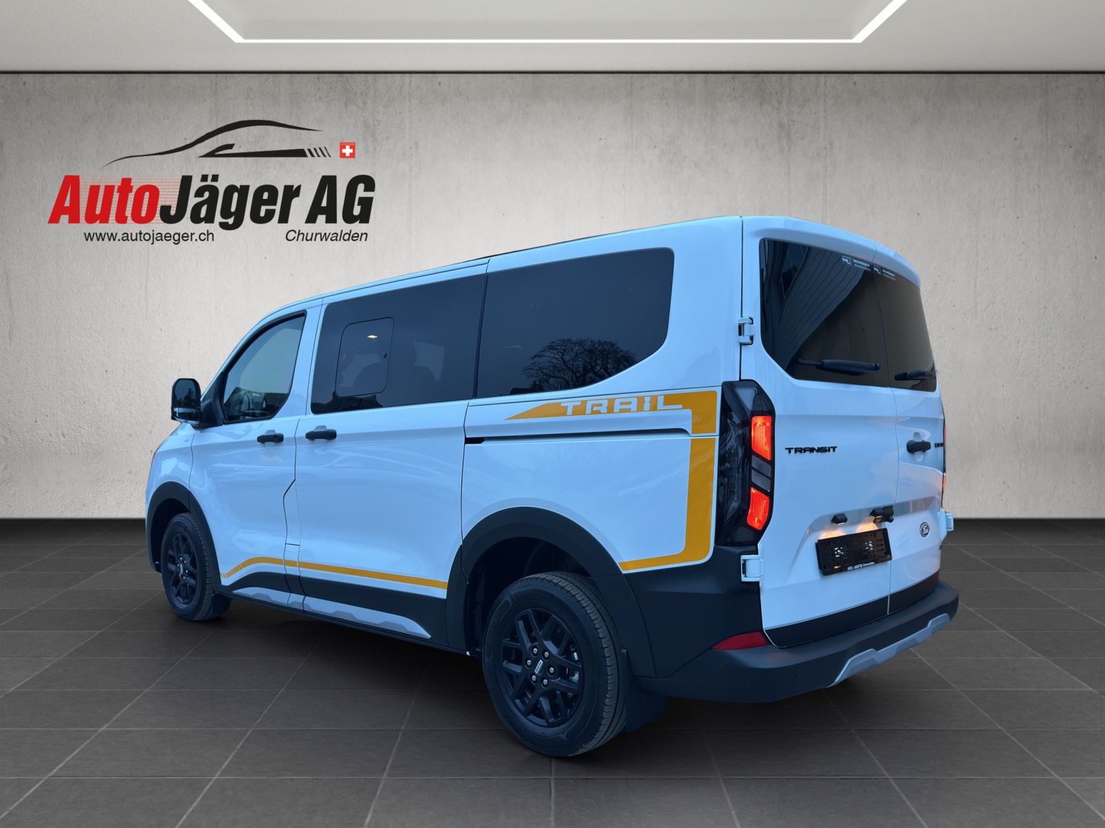 FORD Transit Custom Combi 320 L1H1 Trail Automat 4x4-image-3