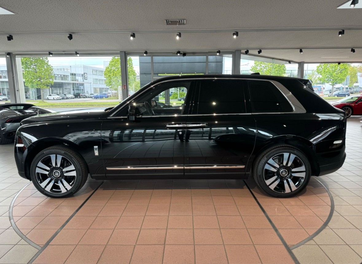ROLLS-ROYCE CULLINAN-image-0