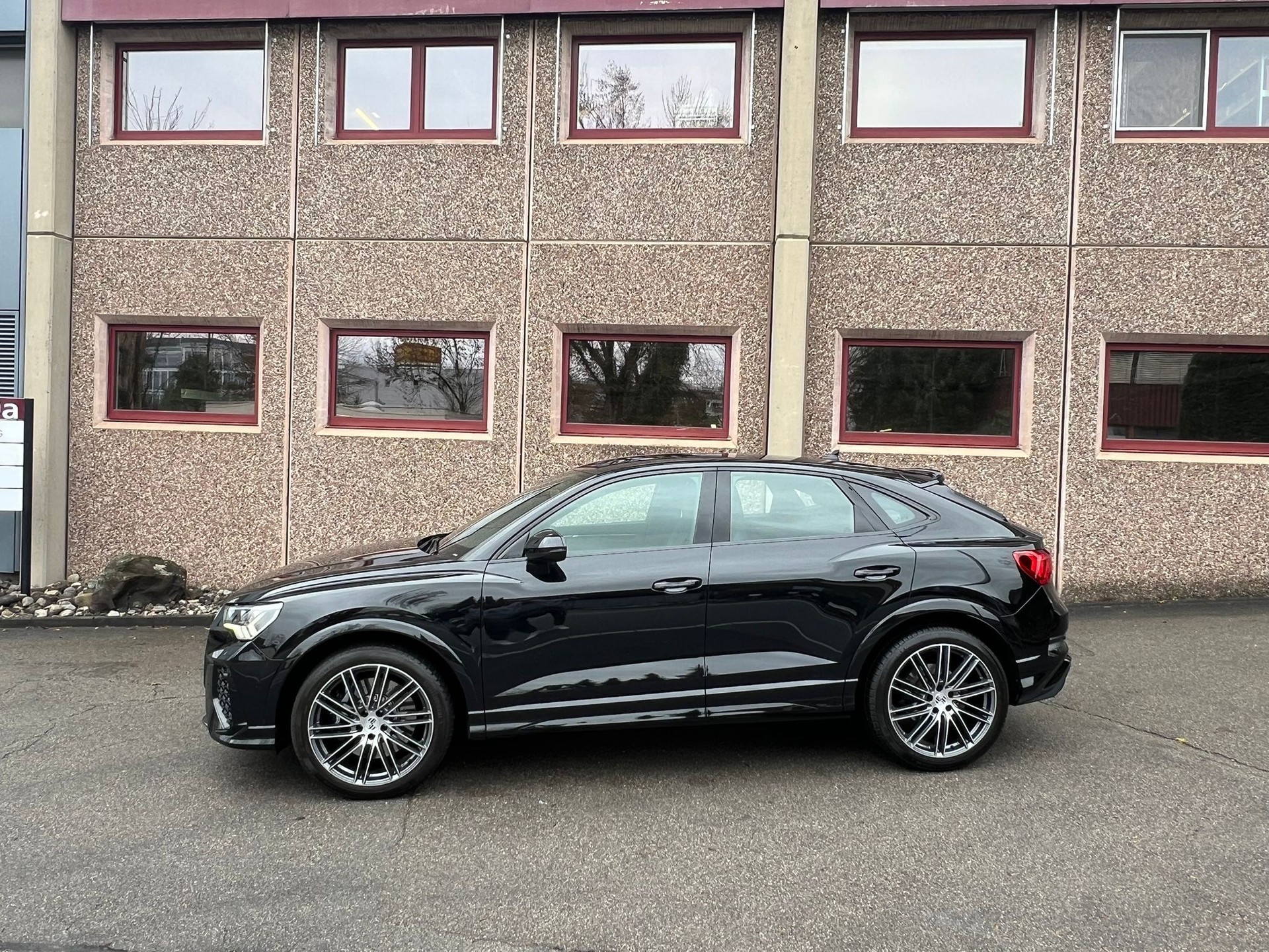 AUDI RS Q3 Sportback quattro S tronic-showroom-element-2